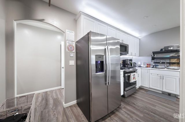 19 Oregon Street, Bakersfield, CA 93305