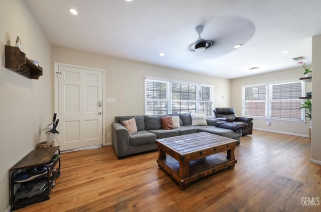 19 Oregon Street, Bakersfield, CA 93305