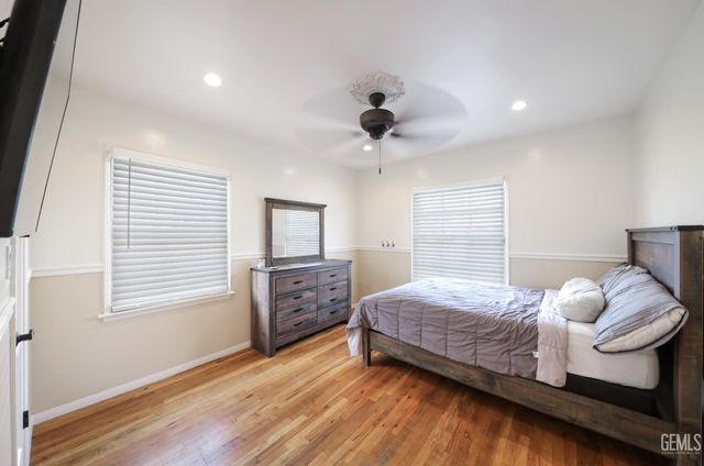 19 Oregon Street, Bakersfield, CA 93305