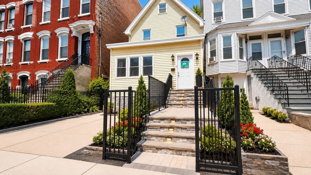 68 BRINKERHOFF ST, Jc, Greenville, NJ 07304