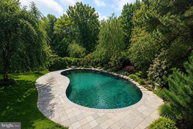 20 JOSEPH COURT, Monmouth Junction, NJ 08852