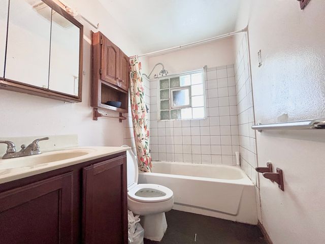 424 Mark Avenue, Glendale Heights, IL 60139