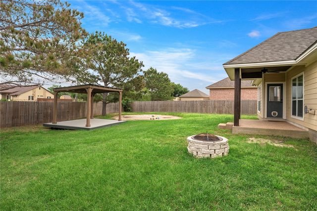 3304 Keefer Loop, College Station, TX 77845