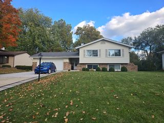 437 Eagle View Drive, Carol Stream, IL 60188