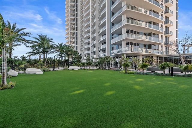 220 Lake Shore Drive 1913, Lake Park, FL 33403