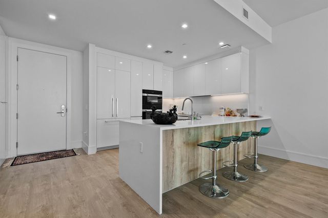 220 Lake Shore Drive 1913, Lake Park, FL 33403