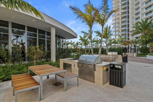 220 Lake Shore Drive 1913, Lake Park, FL 33403
