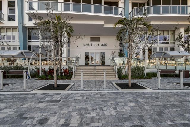 220 Lake Shore Drive 1913, Lake Park, FL 33403