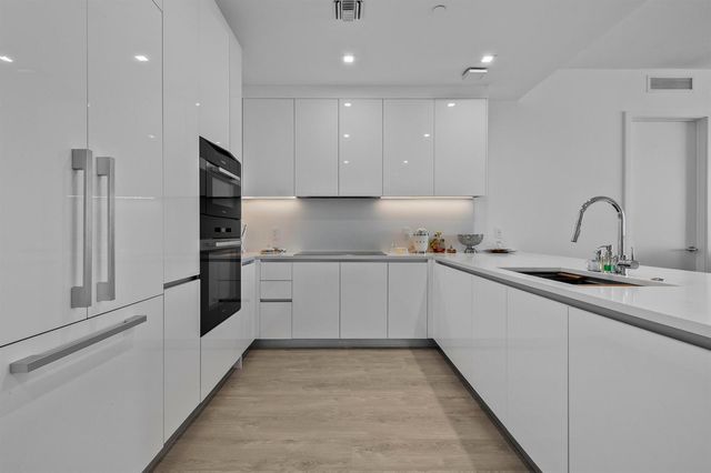 220 Lake Shore Drive 1913, Lake Park, FL 33403