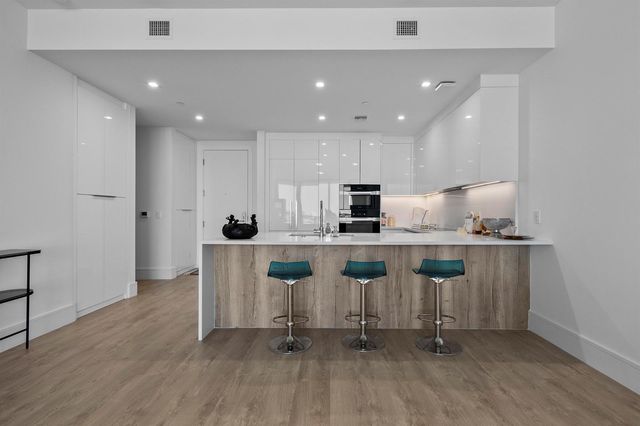 220 Lake Shore Drive 1913, Lake Park, FL 33403