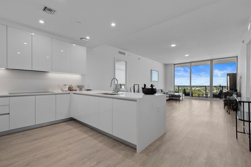 220 Lake Shore Drive 1913, Lake Park, FL 33403