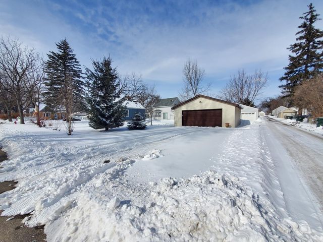 593 Grove Street SW, Hutchinson, MN 55350