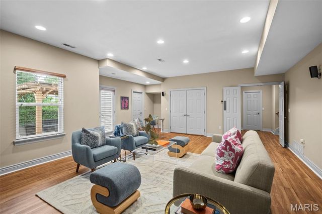 1535 Fawnvalley Drive, Des Peres, MO 63131