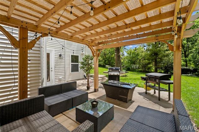 1535 Fawnvalley Drive, Des Peres, MO 63131