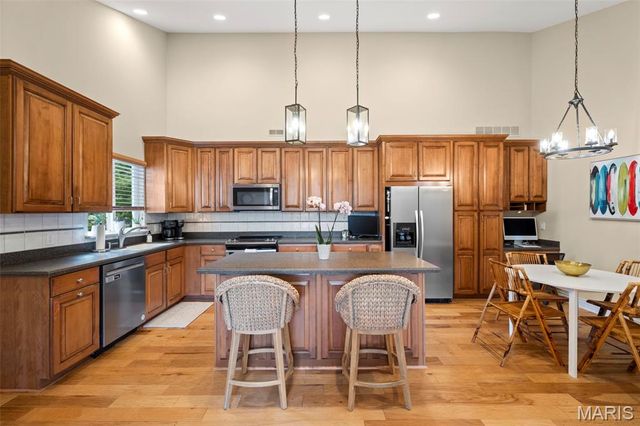 1535 Fawnvalley Drive, Des Peres, MO 63131