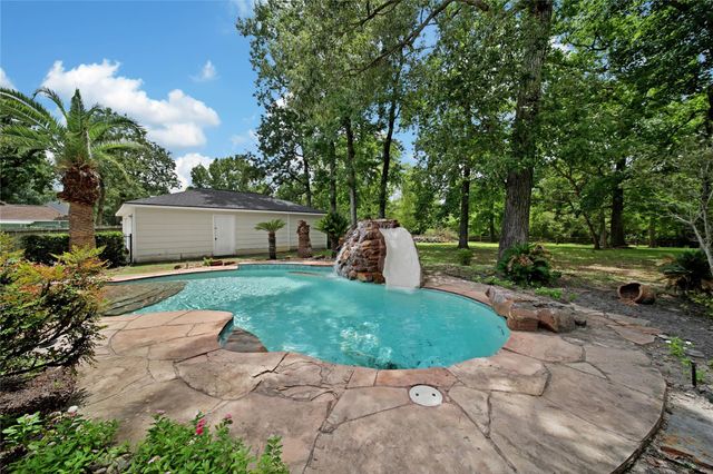 2127 Sendera Ranch Drive, Magnolia, TX 77354