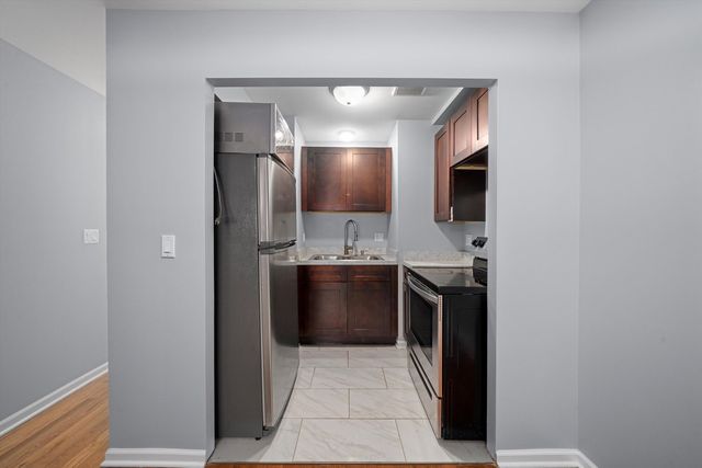 327 S Wisconsin Avenue 5B, Oak Park, IL 60302