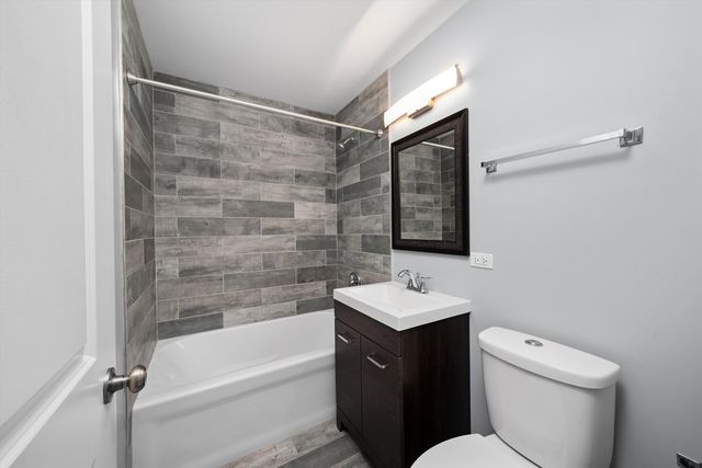 327 S Wisconsin Avenue 5B, Oak Park, IL 60302