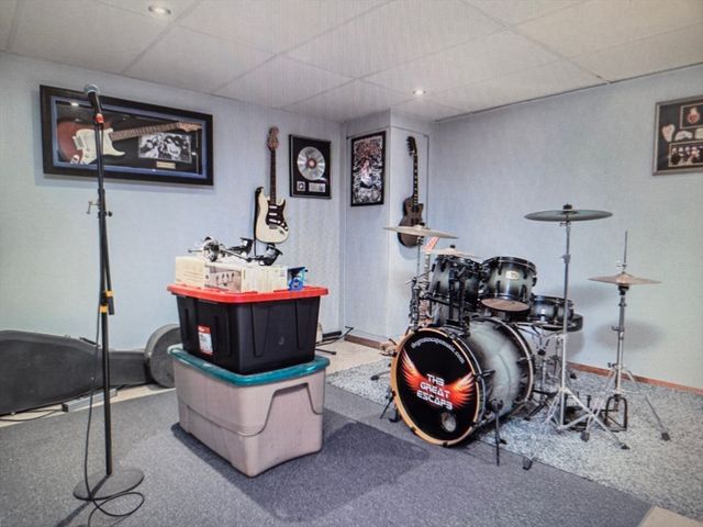 54 Lancaster Rd, Clinton, MA 01510