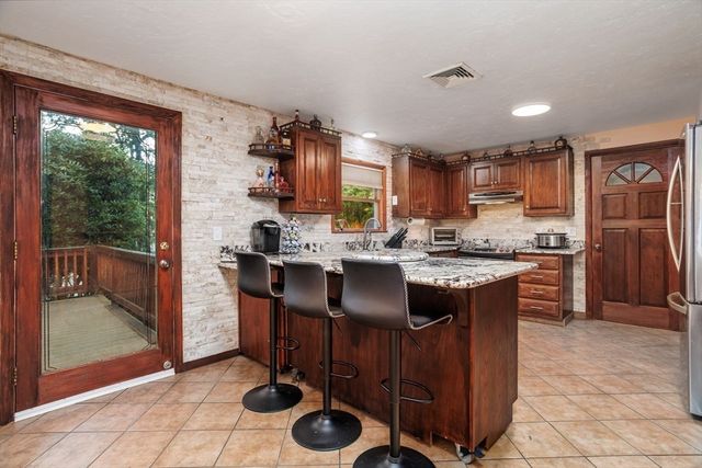 54 Lancaster Rd, Clinton, MA 01510