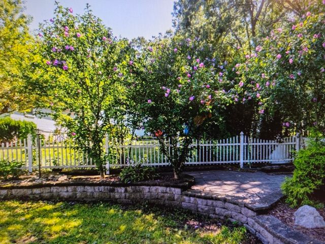 54 Lancaster Rd, Clinton, MA 01510