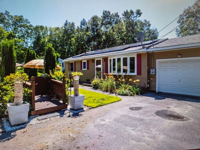 54 Lancaster Rd, Clinton, MA 01510