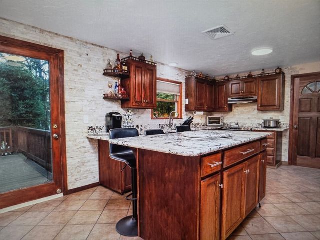 54 Lancaster Rd, Clinton, MA 01510