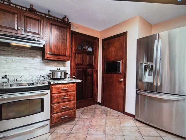 54 Lancaster Rd, Clinton, MA 01510
