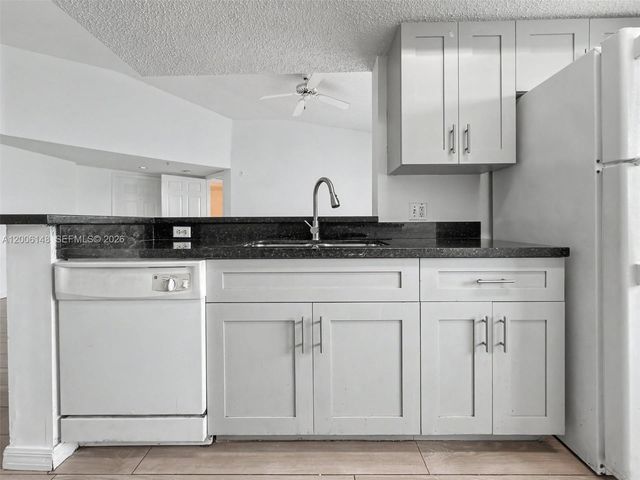 9615 NW 1st Ct 10-302, Pembroke Pines, FL 33024