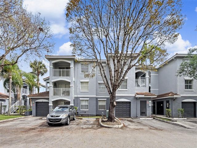 9615 NW 1st Ct 10-302, Pembroke Pines, FL 33024