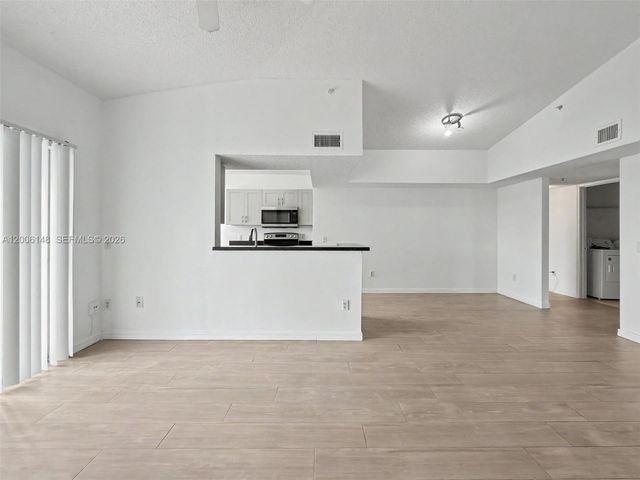 9615 NW 1st Ct 10-302, Pembroke Pines, FL 33024