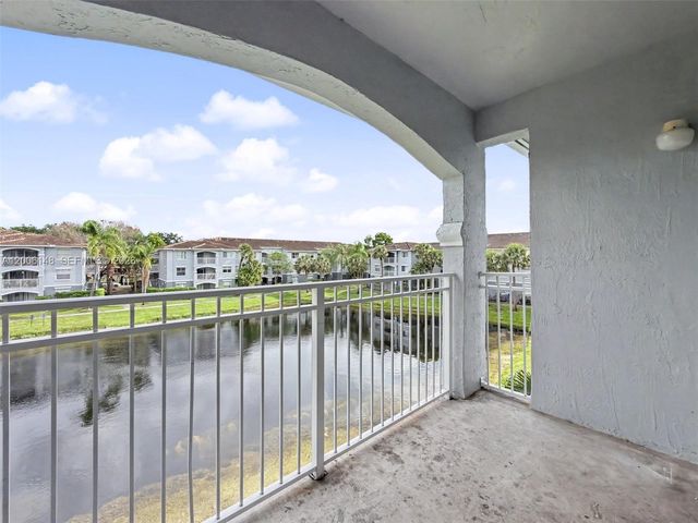 9615 NW 1st Ct 10-302, Pembroke Pines, FL 33024