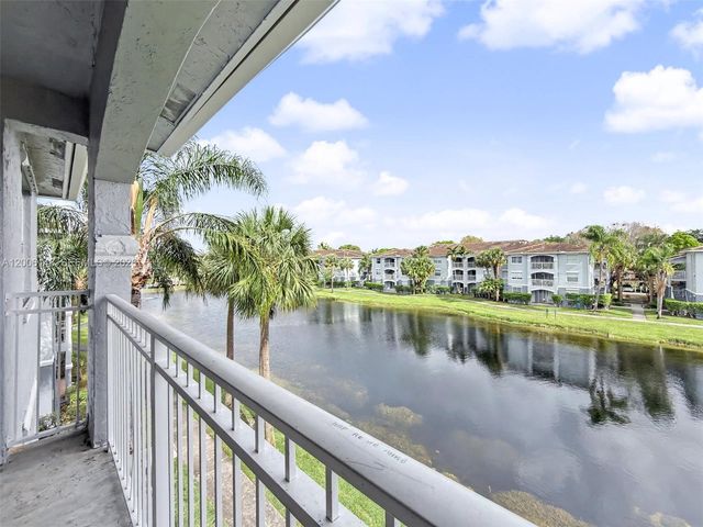 9615 NW 1st Ct 10-302, Pembroke Pines, FL 33024