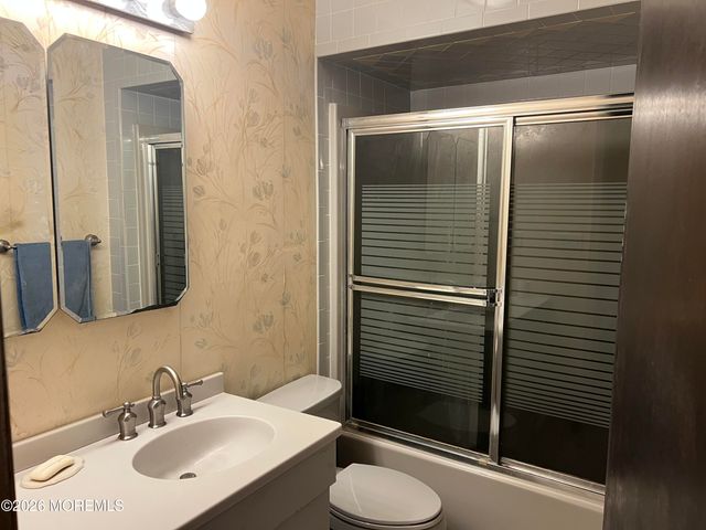 571 Hopping Road, Belford, NJ 07718