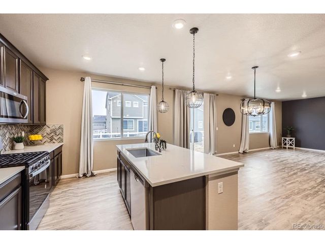 860 Goldenrod Pkwy, Henderson, CO 80640