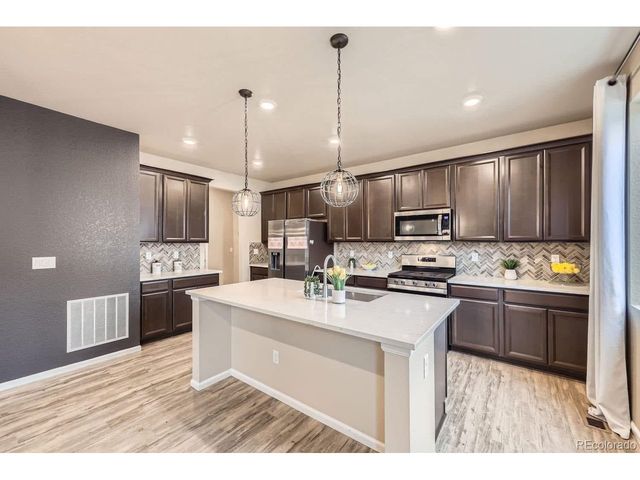 860 Goldenrod Pkwy, Henderson, CO 80640