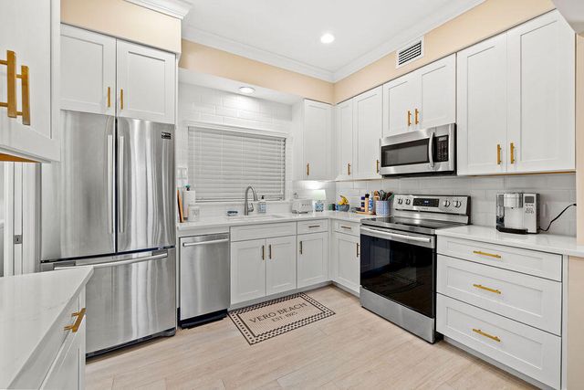 5025 Harmony Circle Circle 103, Vero Beach, FL 32967