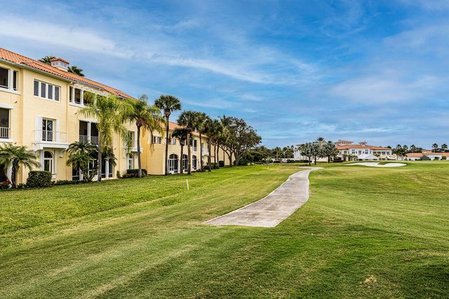 5025 Harmony Circle Circle 103, Vero Beach, FL 32967