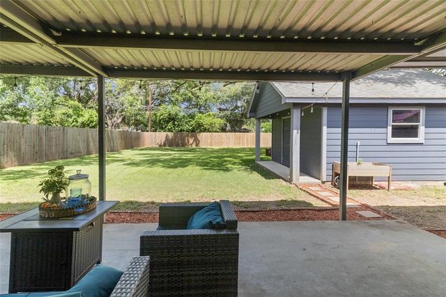 315 Cypress Street, Lake Jackson, TX 77566