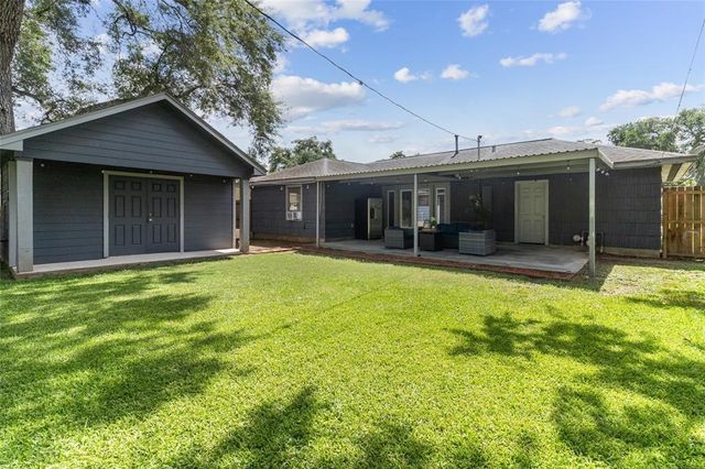 315 Cypress Street, Lake Jackson, TX 77566