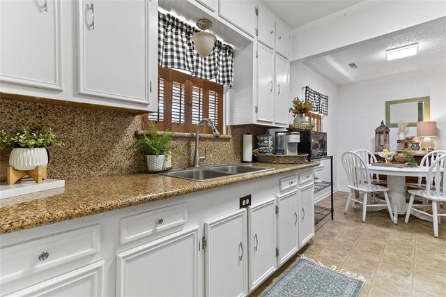 315 Cypress Street, Lake Jackson, TX 77566