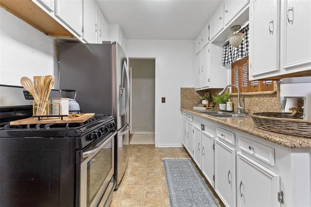 315 Cypress Street, Lake Jackson, TX 77566