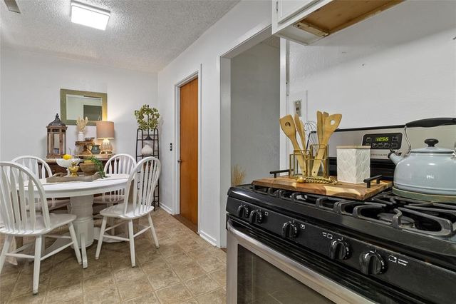 315 Cypress Street, Lake Jackson, TX 77566