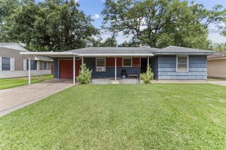315 Cypress Street, Lake Jackson, TX 77566