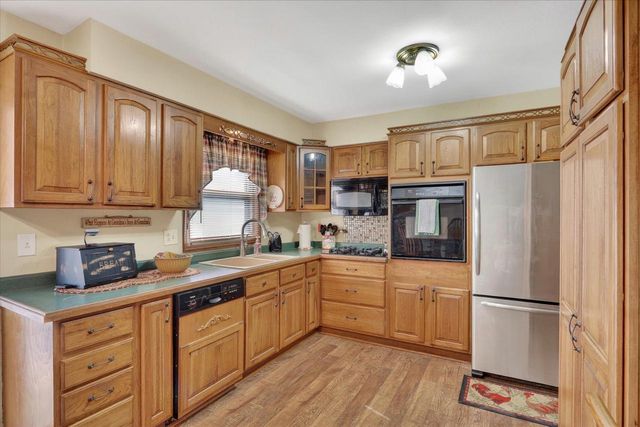 2215 S GRANT Avenue, Janesville, WI 53546