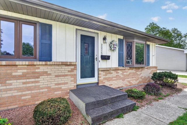 2215 S GRANT Avenue, Janesville, WI 53546