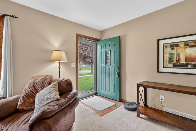 2215 S GRANT Avenue, Janesville, WI 53546