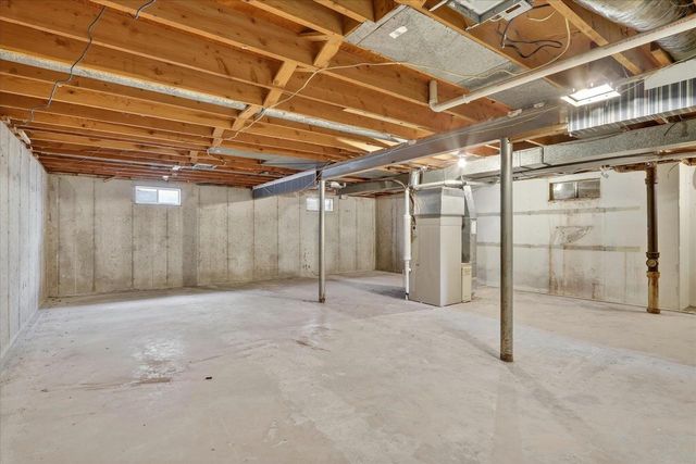 2215 S GRANT Avenue, Janesville, WI 53546