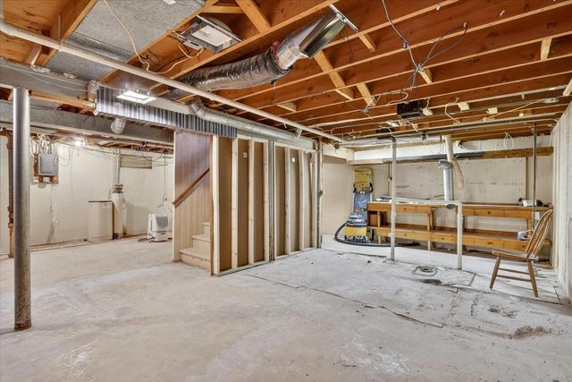 2215 S GRANT Avenue, Janesville, WI 53546