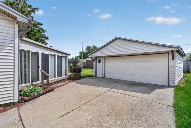 2215 S GRANT Avenue, Janesville, WI 53546